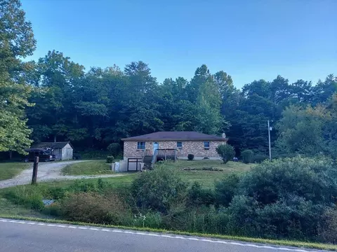 7695 Winchester Rd, Irvine, KY 40336