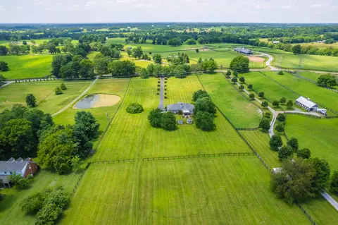 694 James Ln, Versailles, KY 40384