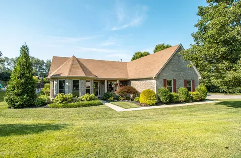 131 Cross Creek Dr, Paris, KY 40361