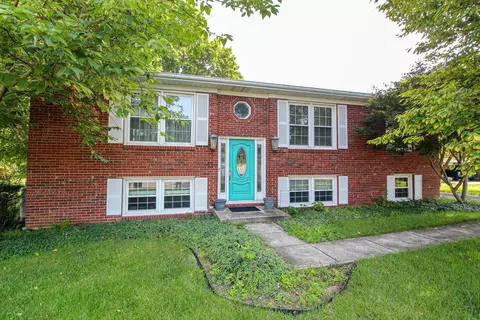 205 Westridge Ct, Versailles, KY 40383