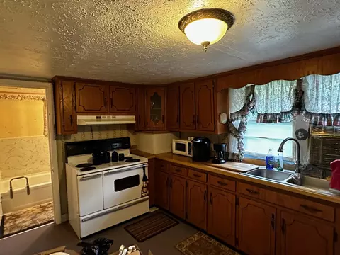5160 Ky-1304, Hinkle, KY 40953