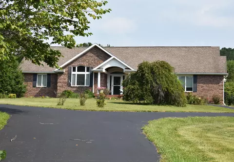 919 Quillens Chapel Service Rd, Campton, KY 41301