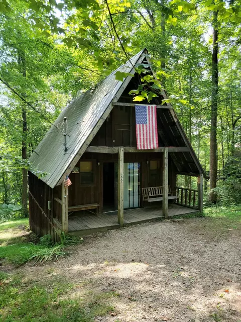 100 Trail Pines Ln, Frenchburg, KY 40322