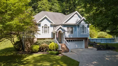 141 Robin Hood Dr, Morehead, KY 40351