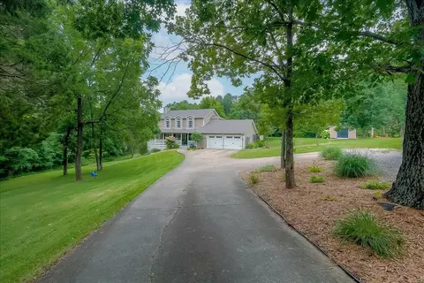 5233 Huntington Woods Rd, Frankfort, KY 40601