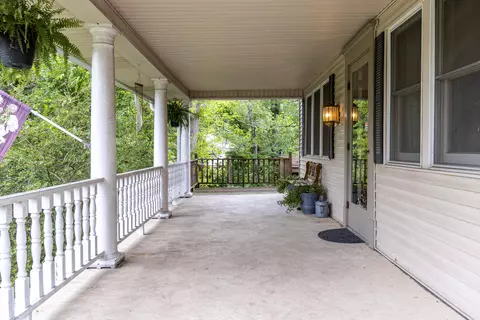 131 Oak St, Hazard, KY 41701 photo 3