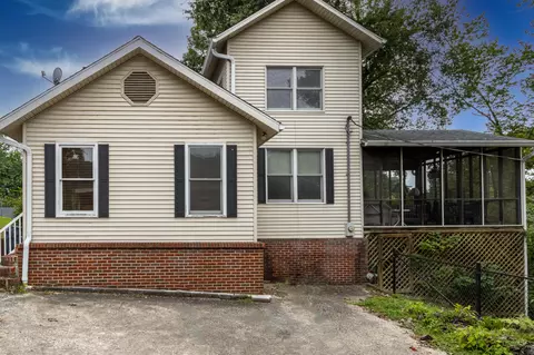 131 Oak St, Hazard, KY 41701 photo 2