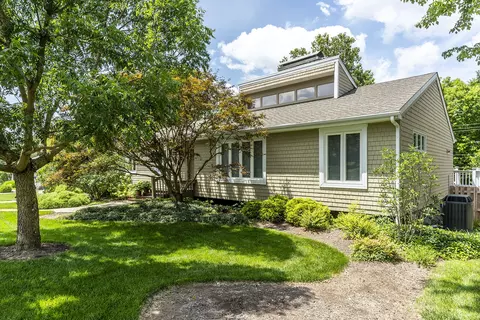 1089 Chinoe Rd, Lexington, KY 40502
