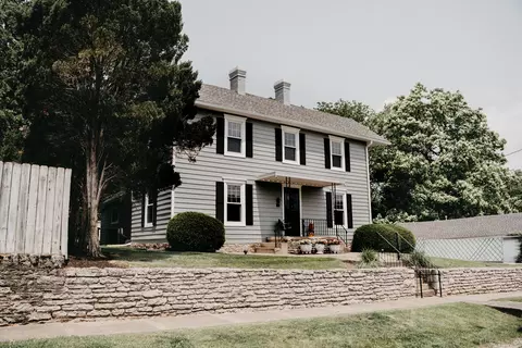 221 S Gratz St, Midway, KY 40347
