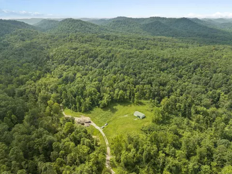 9999 Walters Rd, Hope, KY 40334