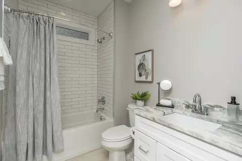 Bath - 606 Trinity Ln, Versailles, KY 40383 photo 9 of 10
