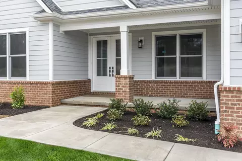 Exterior - 606 Trinity Ln, Versailles, KY 40383 photo 3 of 7