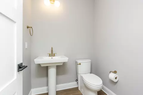 Bath - 606 Trinity Ln, Versailles, KY 40383 photo 1 of 10