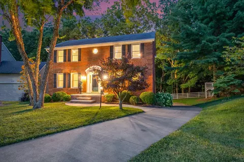 1720 Hunters Rest Ct, Lexington, KY 40515