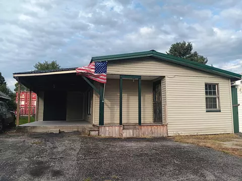 28 E Church St, Sharpsburg, KY 40374