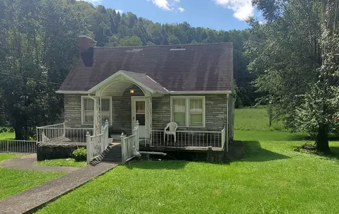 393 Main St, Mckee, KY 40447