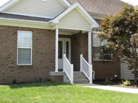 440 Forest Ridge Dr, Frankfort, KY 40601