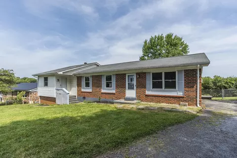 108 Hill N Dell Rd, Paris, KY 40361