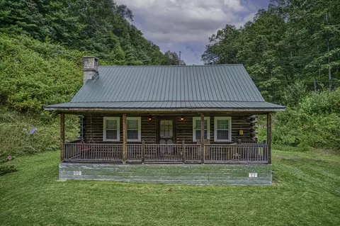 2740 Pricey Crk, Salyersville, KY 41465