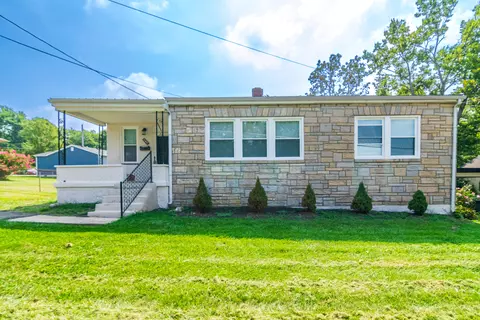 207 Lyons Dr, Frankfort, KY 40601