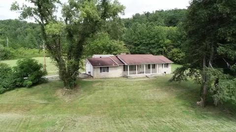 56 Headstart Ln, Manchester, KY 40962