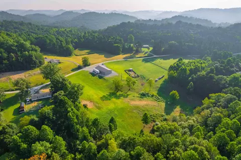 773 Midnight Stable Rd, Manchester, KY 40962