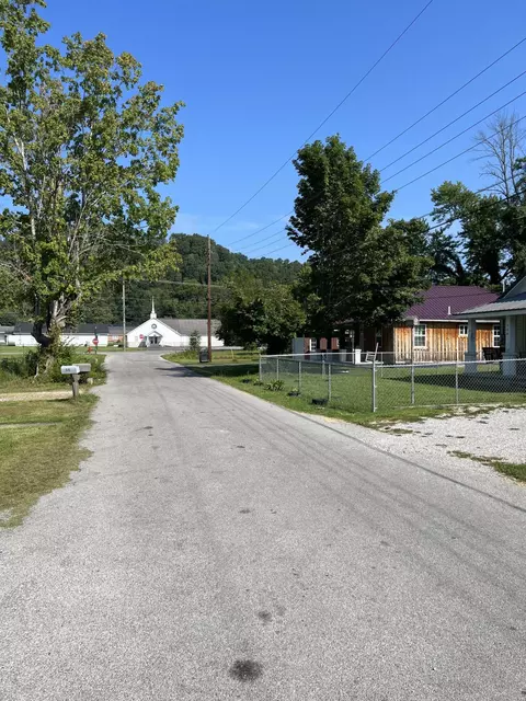 453 Carmicle St, Liberty, KY 42539 photo 4