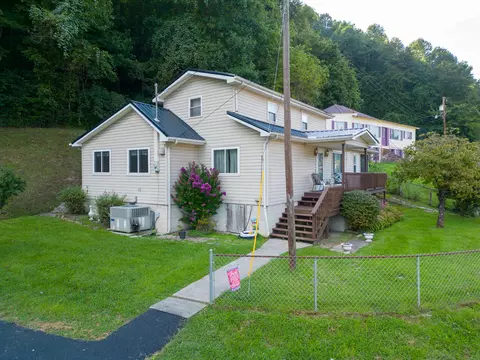 9634 Ky Rt 122, Mcdowell, KY 41647