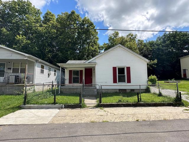 858 Lylesville St, Paris, KY 40361