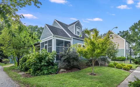 109 E Stephens St, Midway, KY 40347 photo 4