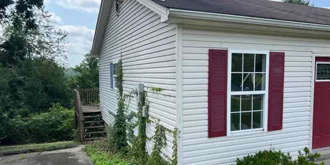 84 Rhonda Kay Dr, Irvine, KY 40336
