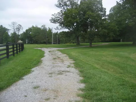 8446 Elmburg Rd, Bagdad, KY 40003