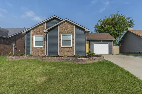 265 Applegrove Dr, Nicholasville, KY 40356