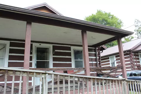 116 Willow St, Middlesboro, KY 40965 photo 2