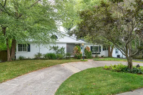 404 Chinoe Rd, Lexington, KY 40502
