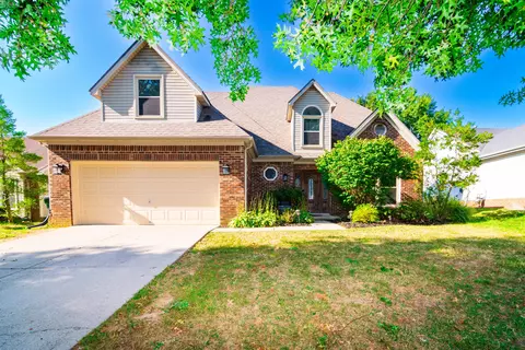 2320 Golden Oak Dr, Lexington, KY 40515