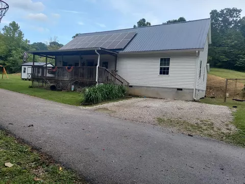 178 Walnut Grv, Irvine, KY 40336