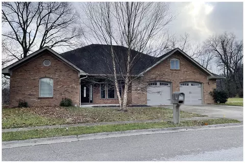 121 Creekview Dr, Frankfort, KY 40601