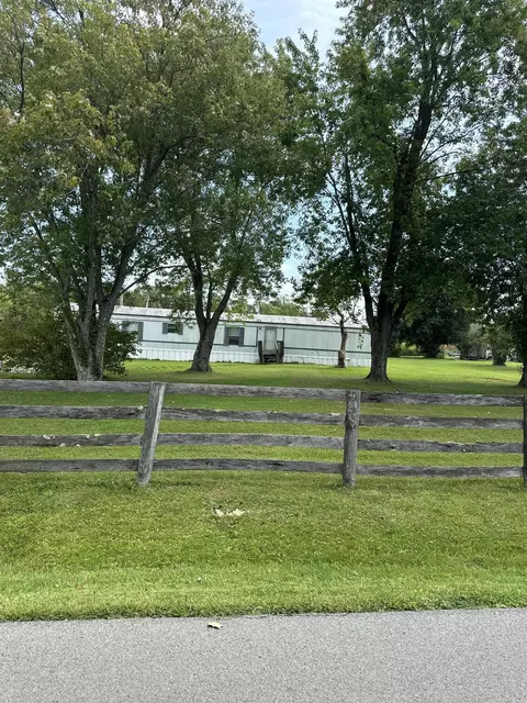 1150 Moores Flat Rd, Morehead, KY 40351