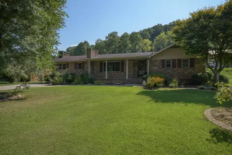 748 Lakeside Dr, Jackson, KY 41339