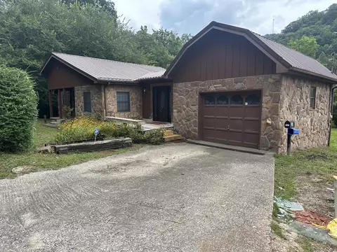 7947 Ky Rt 122, Mcdowell, KY 41647