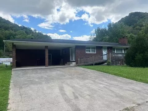 22 Triple Ln, Topmost, KY 41862