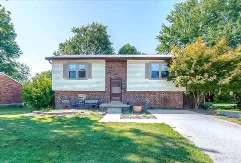 621 Grama Dr, Frankfort, KY 40601