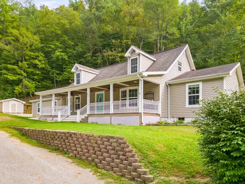 632 William Henry Dixon Blvd, Paintsville, KY 41240