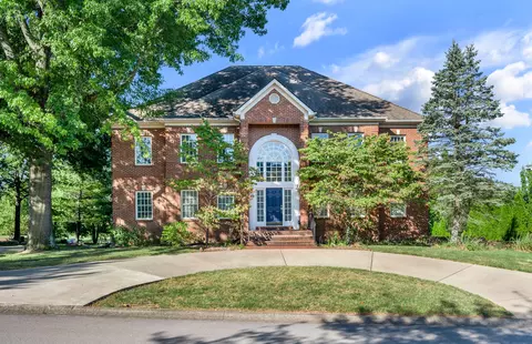 3613 Hidden Pond Rd, Lexington, KY 40502