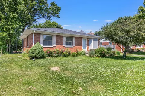 611 Nakomi Dr, Lexington, KY 40503