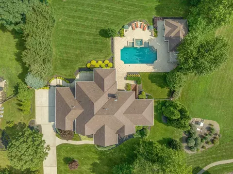 100 Golf Club Dr, Nicholasville, KY 40356