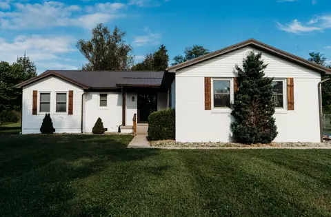145 Woods Point Dr, Berea, KY 40403