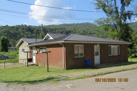 302 Central St, Cumberland, KY 40823