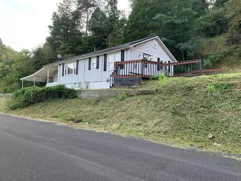 132 S Rice Rd, Banner, KY 41603